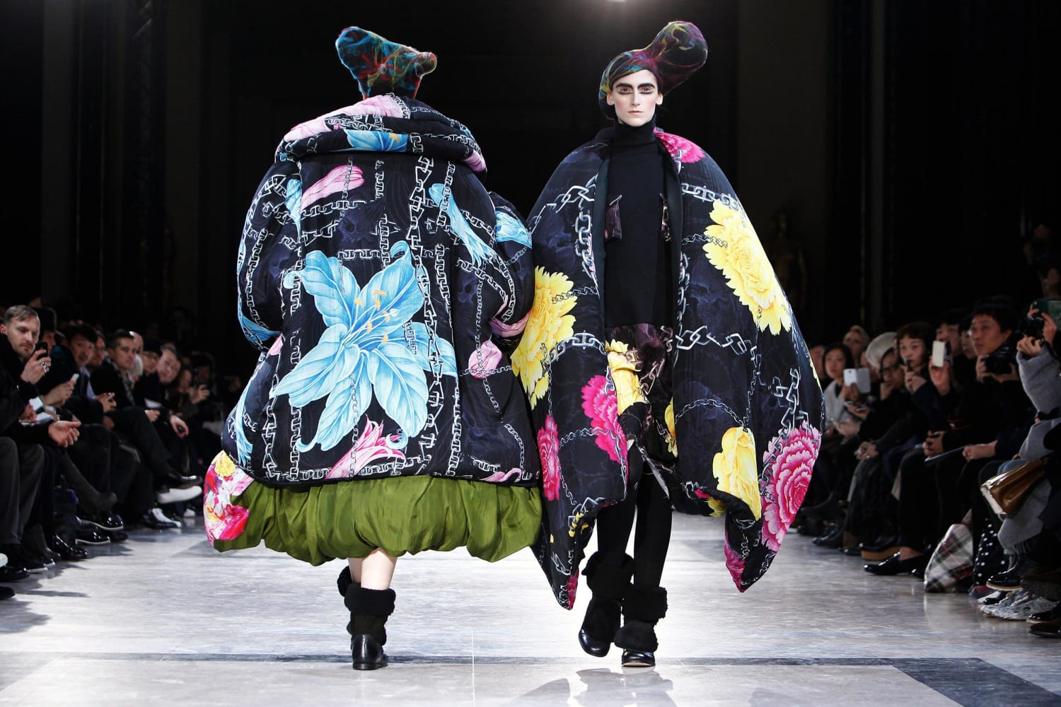 趣味 contemporary fashion No.4 Urban Electric: Models Flaunt Vivid Prints and Bold Shapes at