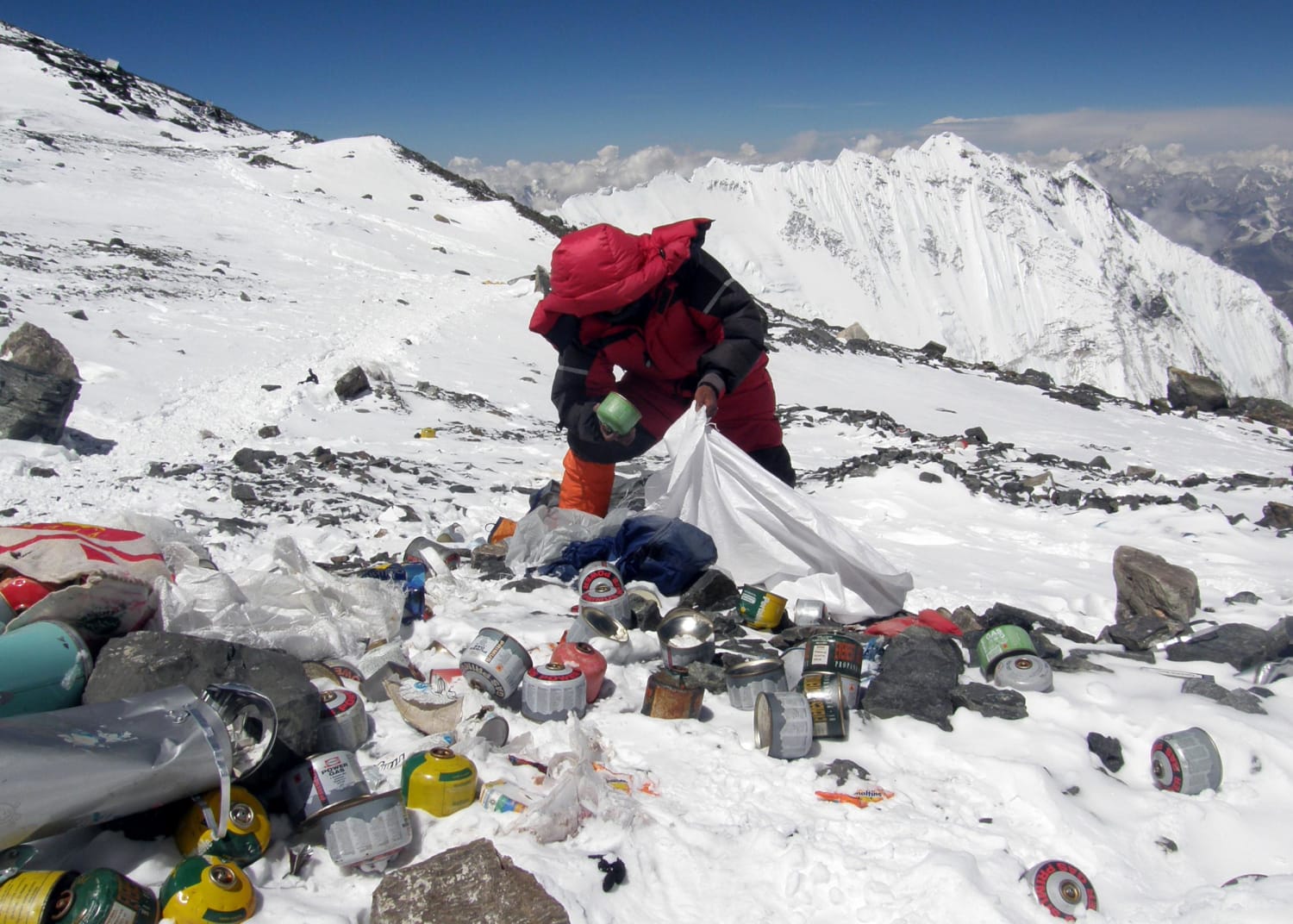 Nepal Enlists Mt. Everest Climbers to Clean Trash-Strewn Slopes