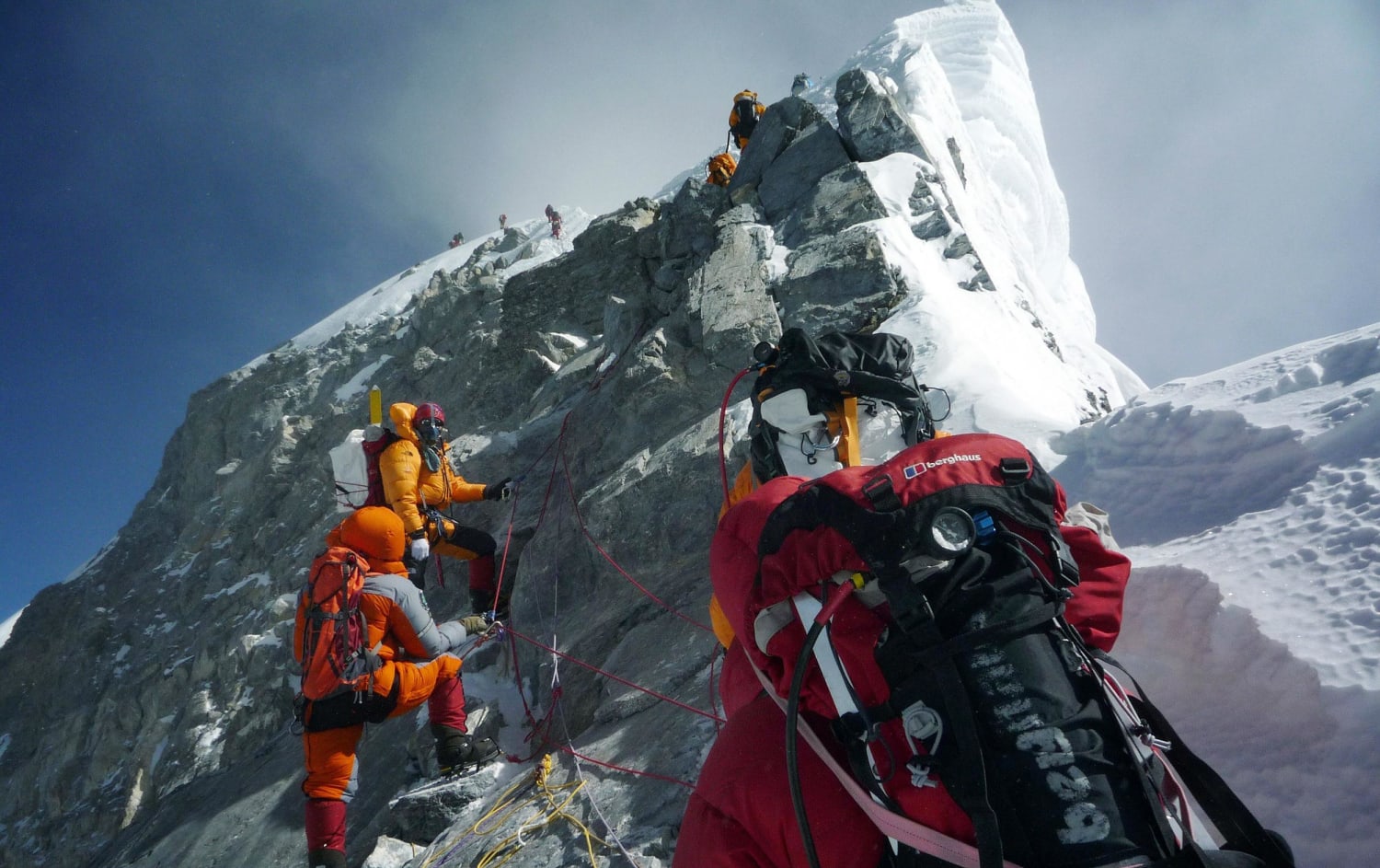 Himmel lokalisere Udgravning Sherpas Demand More Job Protections After Deadly Avalanche