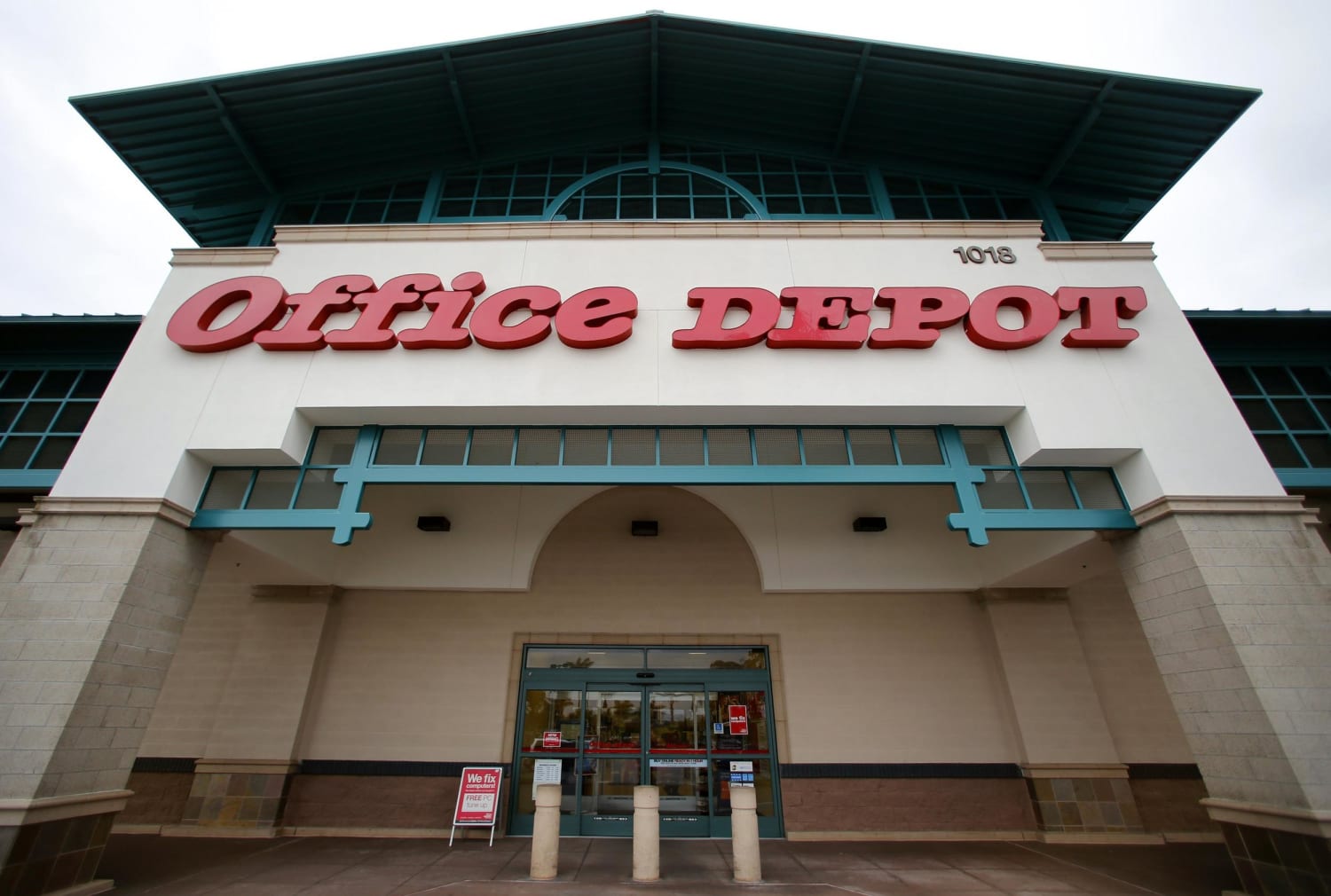 Office Depot Closing 400 Stores in Cost-Cutting, Shares Soar