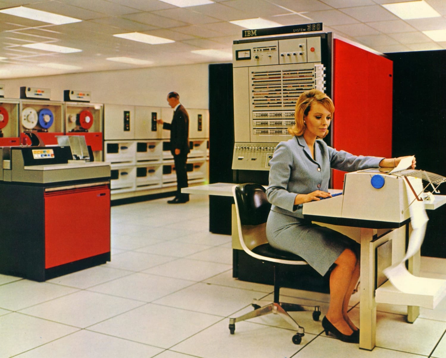 В помещениях оборудованных эвм. Компьютер IBM System/360. Компьютер класса мэйнфрейм IBM System/360. IBM 360 (System 360). IBM System/360 1964.