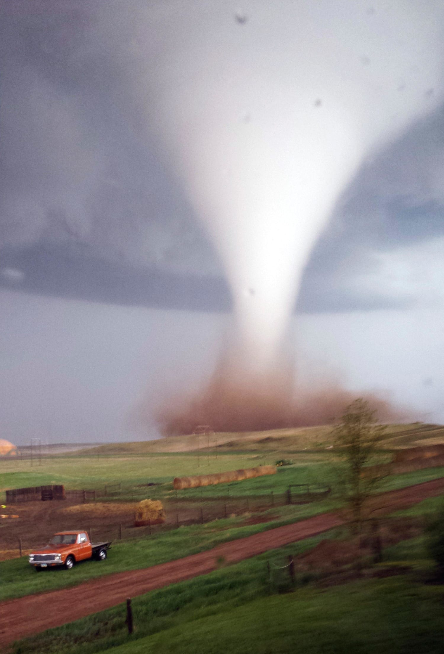 twister tornado scene
