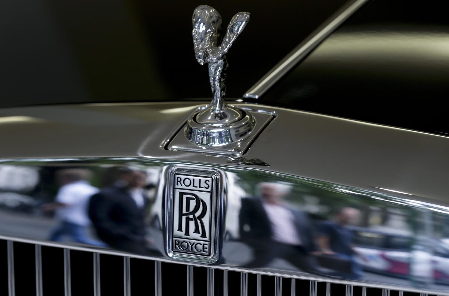 Rolls Royce's $400,000 SUV helps carmaker set sales record in 2019