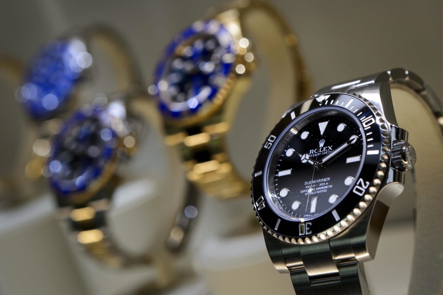 Установить маркет на часы. Часы Luxury. Много дорогих часов. Swiss Luxury watches. Украли часы дорогие.
