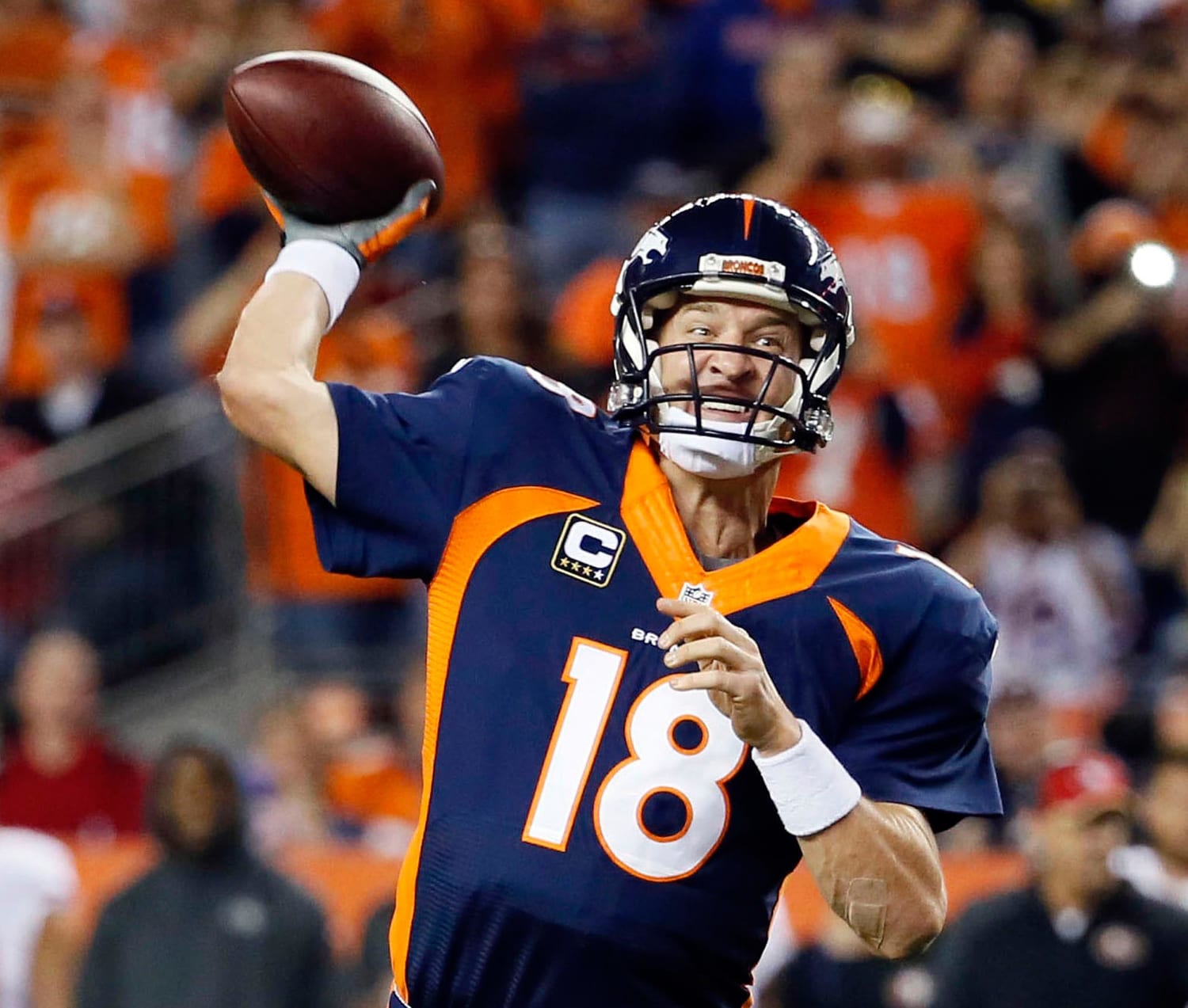 Manning Breaks TD Record as Broncos Crush 49ers