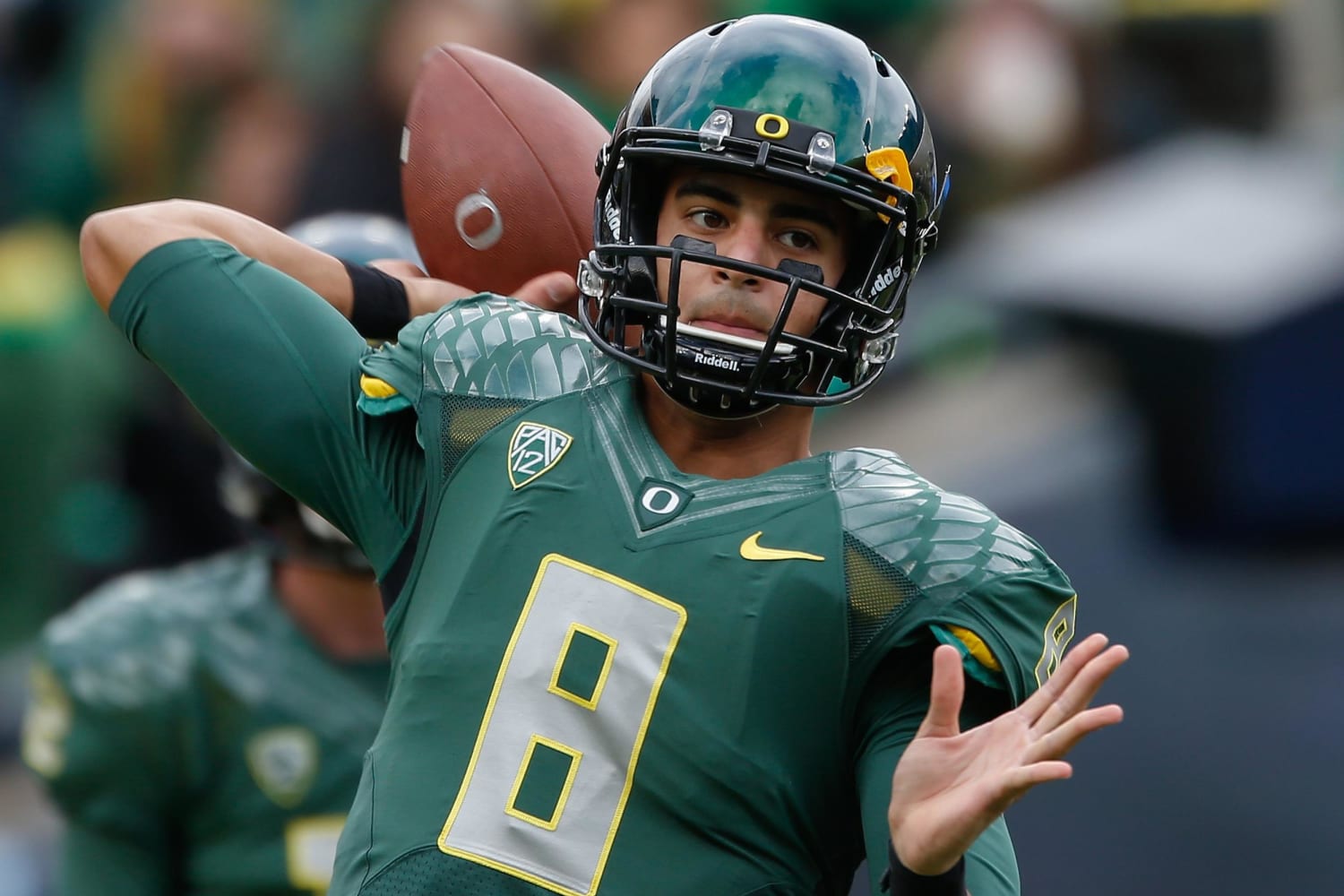 Oregon QB Marcus Mariota bringing in the green for Ducks