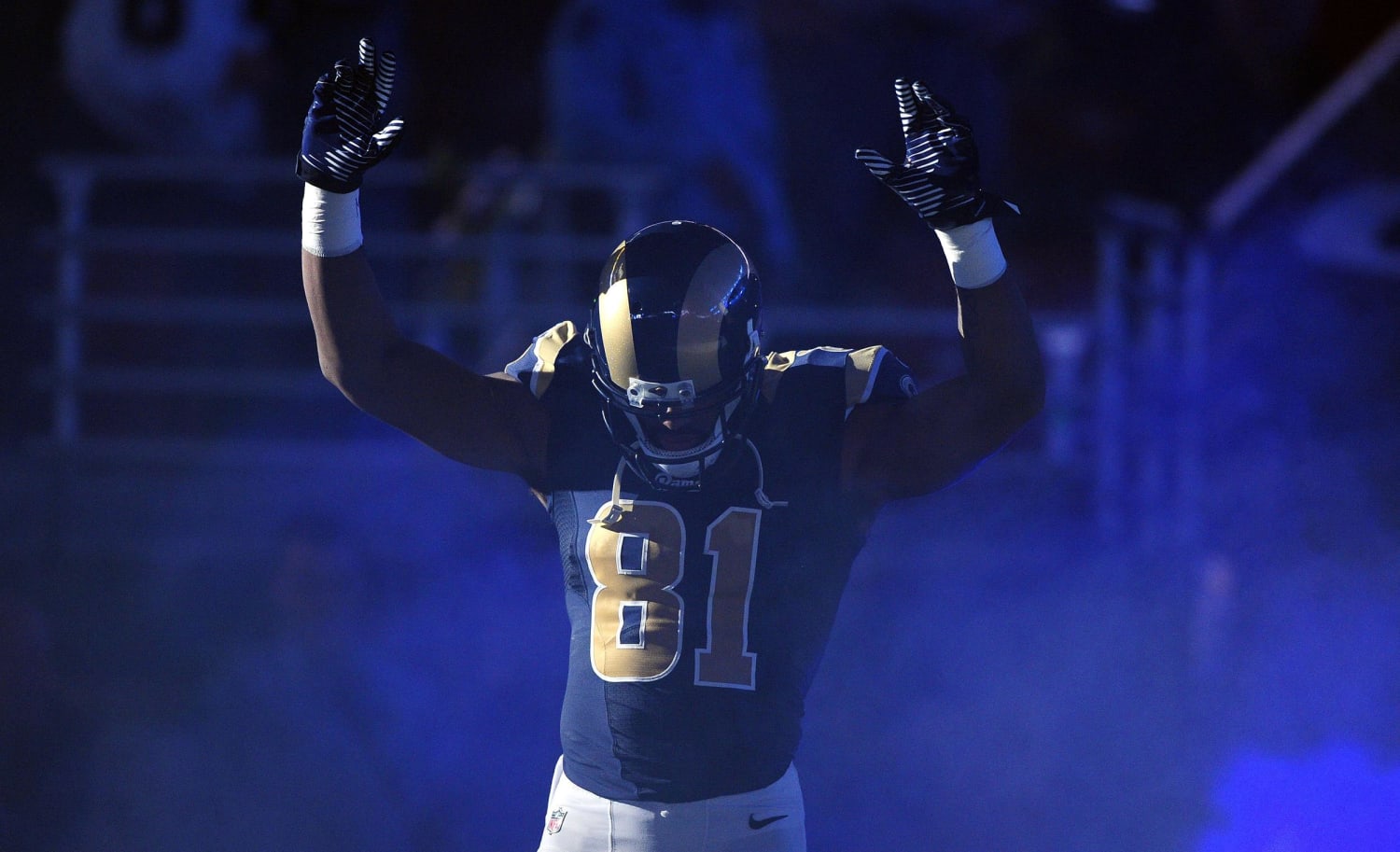 Rams Players Enter Field in 'Hands Up, Don't Shoot' Pose