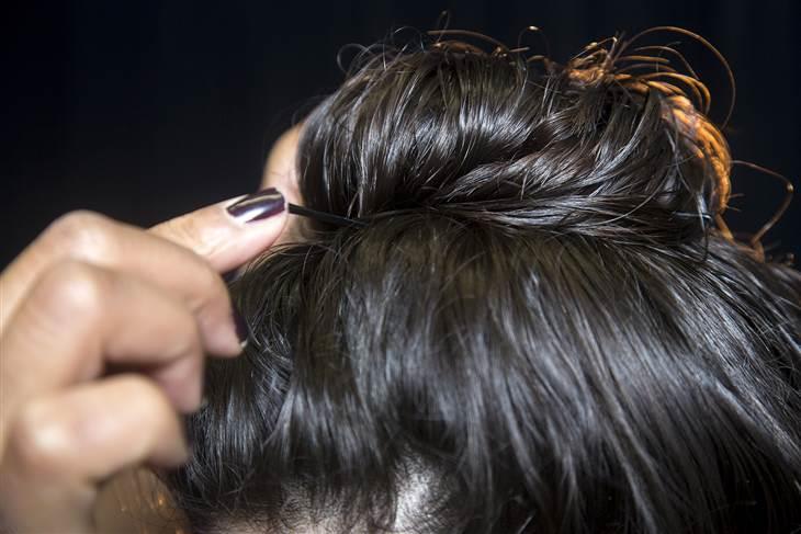 How to sleep on wet hair and wake up with a glam hairstyle (Yes, it's  possible)