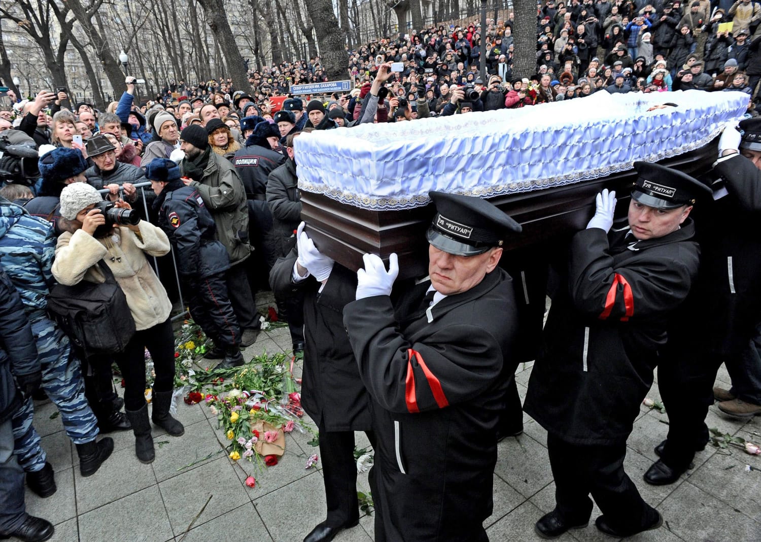 На каком кладбище похоронен немцов. Похороны Бориса Немцова. Похороны Бориса Немцова 2015.