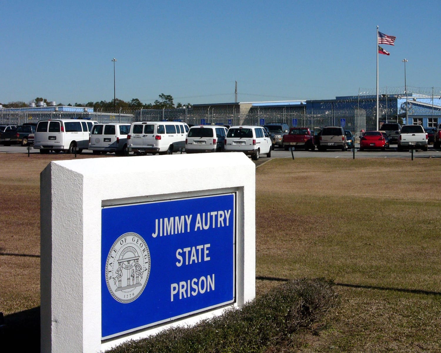 Extortionate Phone Fees Cut Off US Prisoners