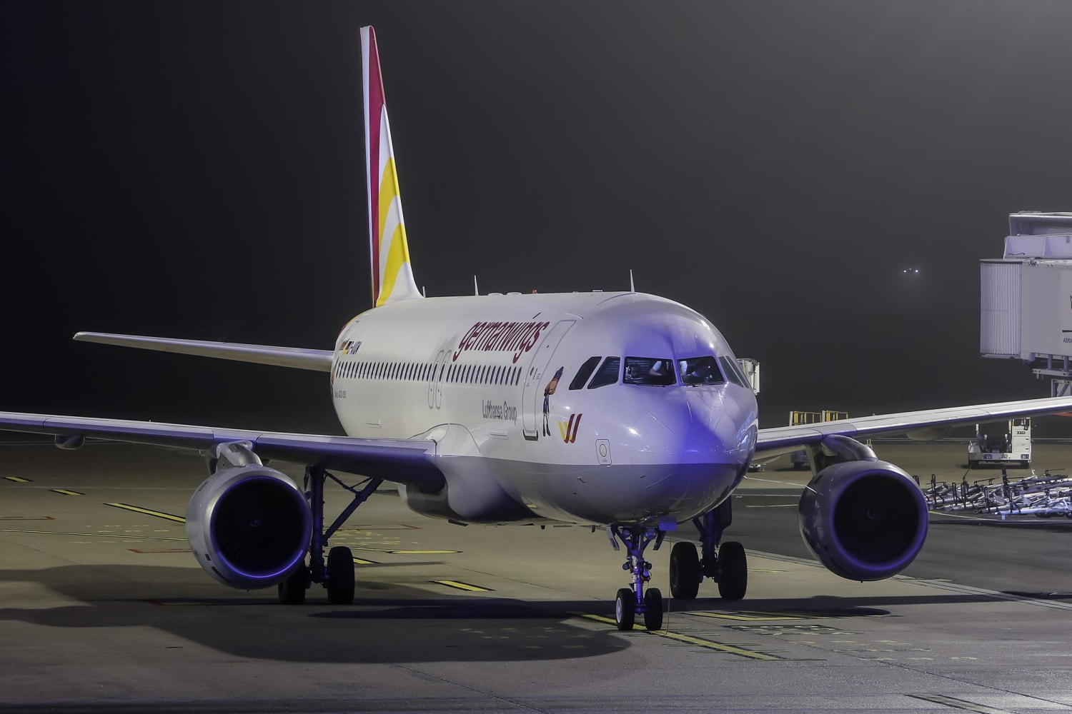 Рейс 4. Аэробус а320 германвингс. A320 Германия. Авиакомпания Germanwings рейс 4u9525. A20n самолет.