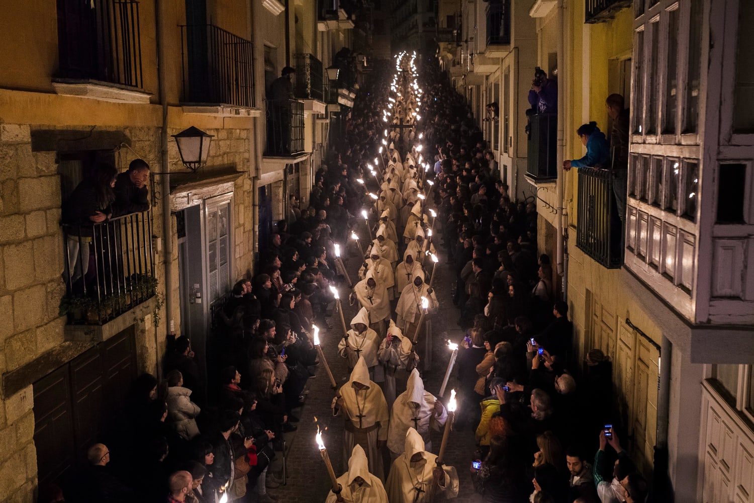https://media-cldnry.s-nbcnews.com/image/upload/newscms/2015_14/954966/pc-150331-buena-muerte-jsw-01-209a.JPG