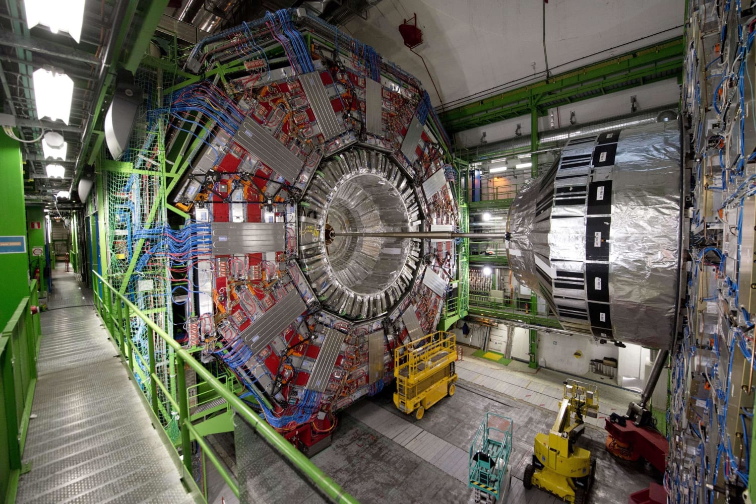 Швейцария ЦЕРН коллайдер. Большой адронный коллайдер ЦЕРН. Бак большой адронный коллайдер. Адронный коллайдер в Швейцарии. Андроидный коллайдер это