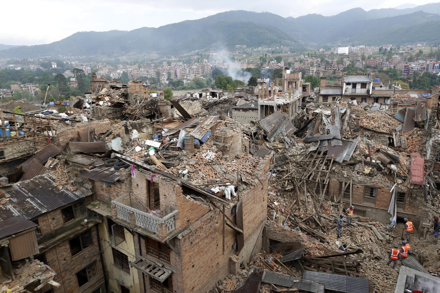 Nepal Earthquake Rescuers Struggle To Reach Villages As Toll Tops 3 800