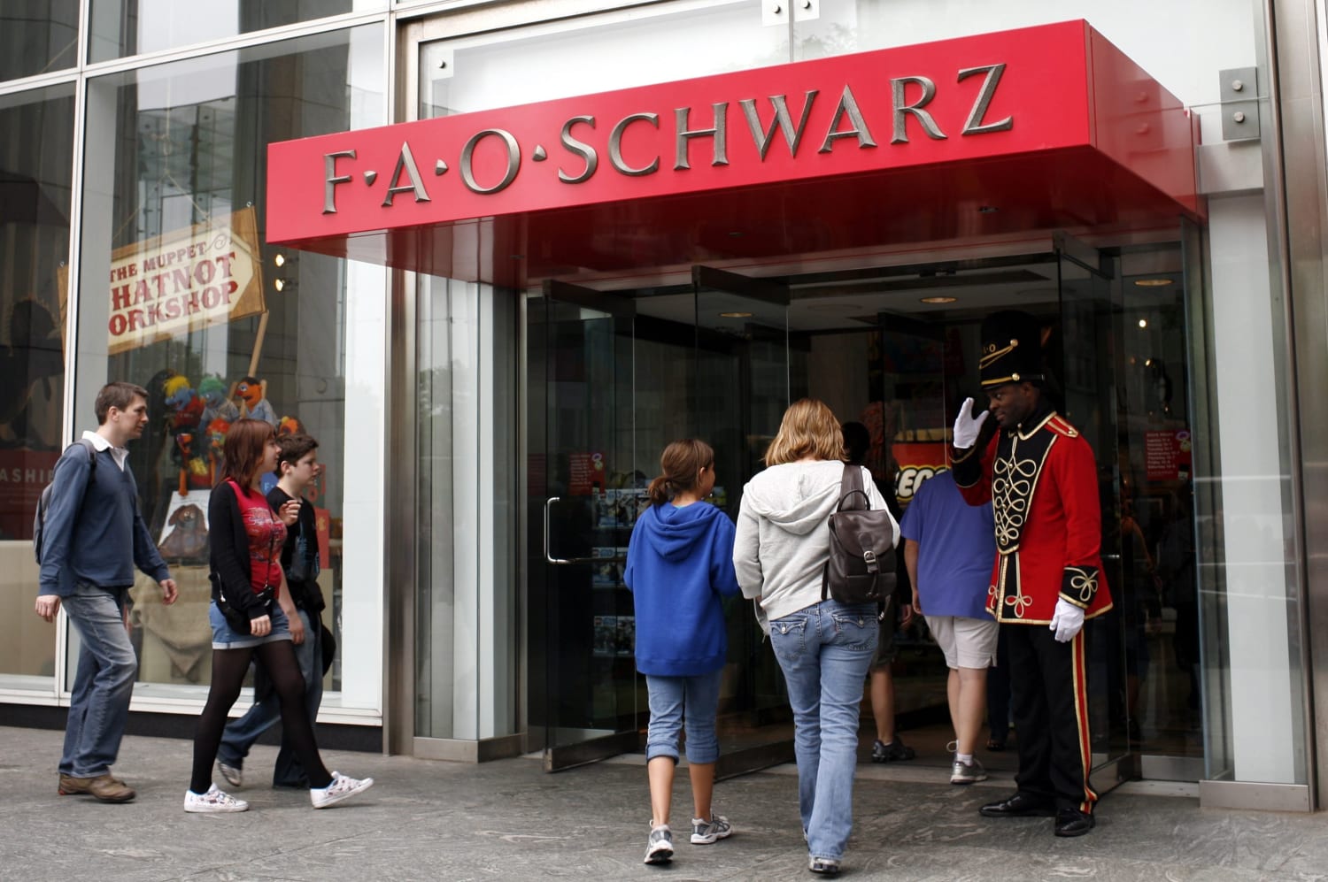 FAO Schwarz' famous Fifth Avenue location is closing