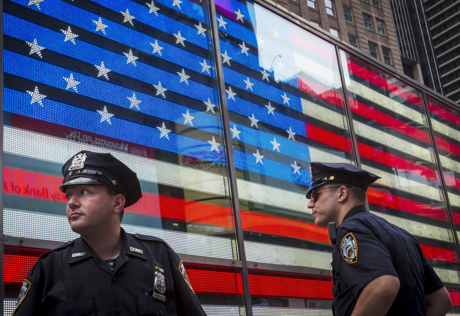 Police patrol officers. Полиция США. Полицейский США. Полицейский в Америке. Патрульный полицейский США.