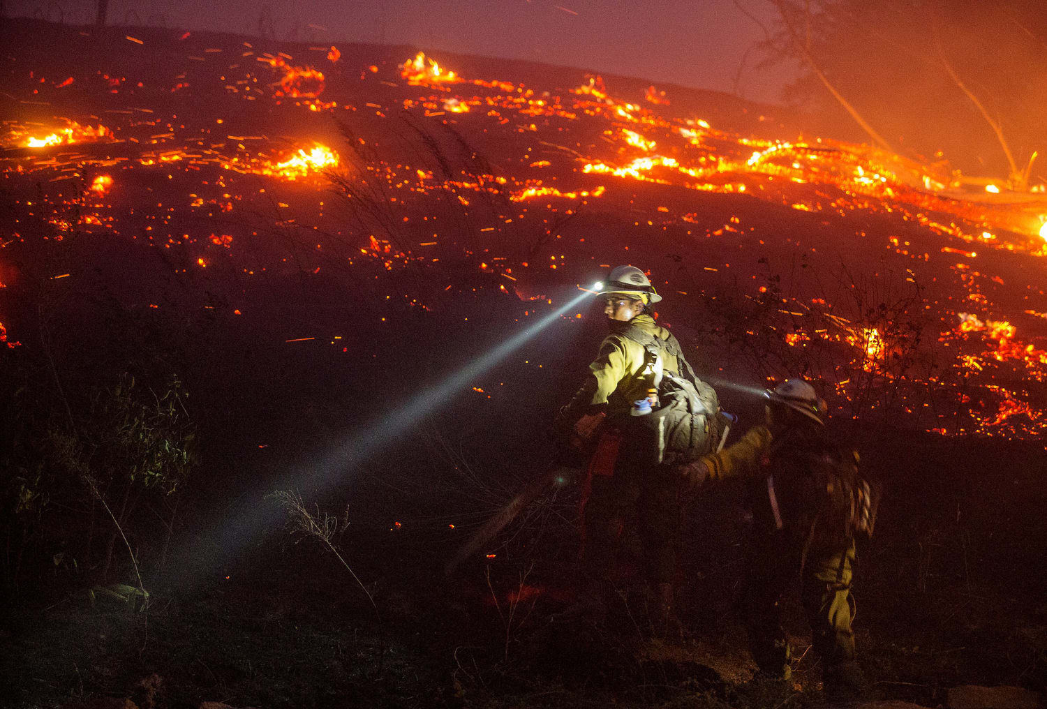 Fire many. Пожарные США. Пожарный Америка 2022. Войны которые может сделать большой огонь. Hollow Fire