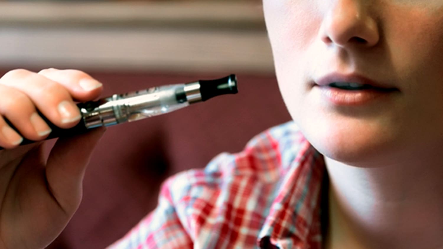 Cool factor: Teens report positive feedback to e-cigarettes