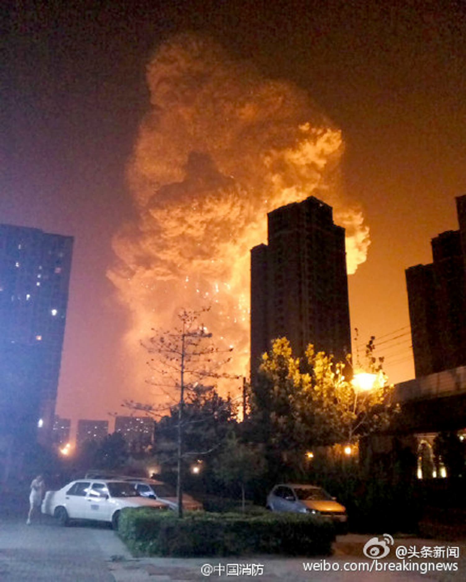 The initial Tianjin fireball.