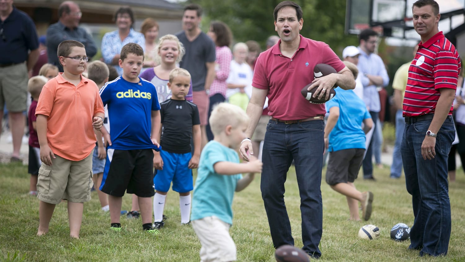 Marco Rubio S Football Fumble Presidential Hopeful Accidentally Hits Kid With Ball