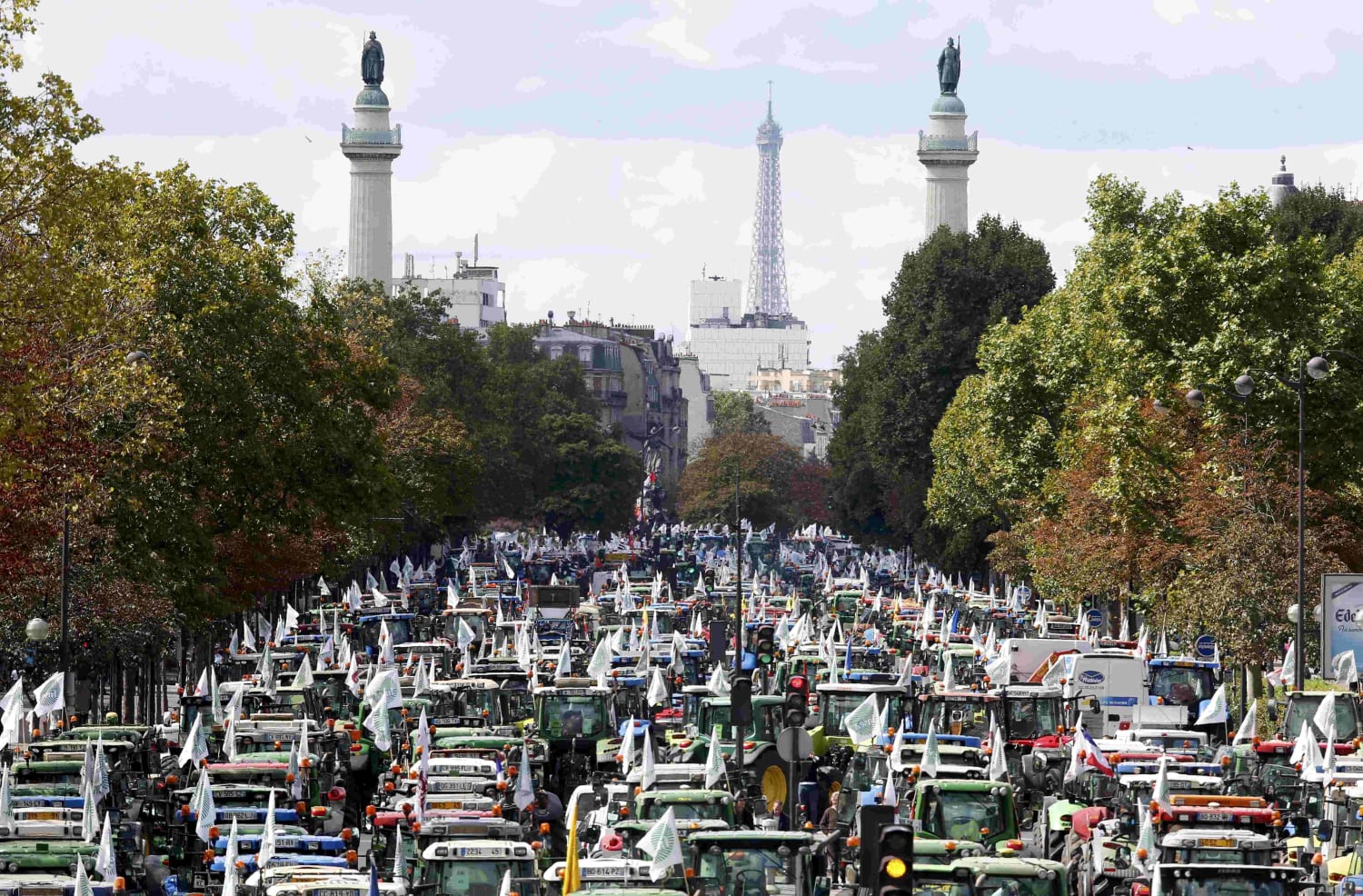 Paris vendors rage over union-backed shorter hours