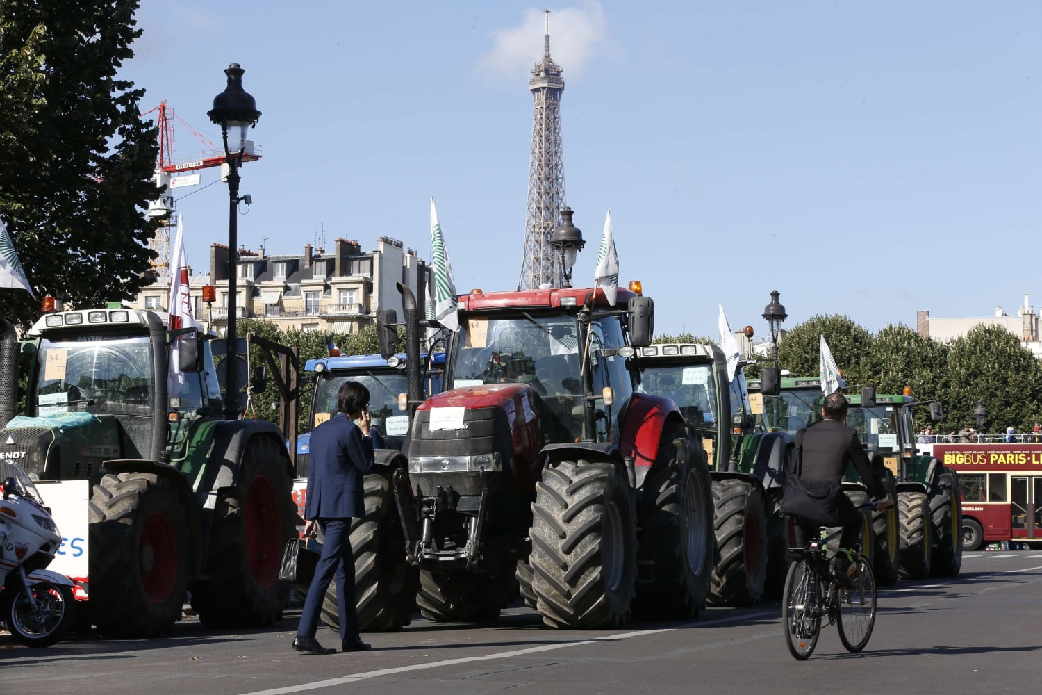 Paris vendors rage over union-backed shorter hours