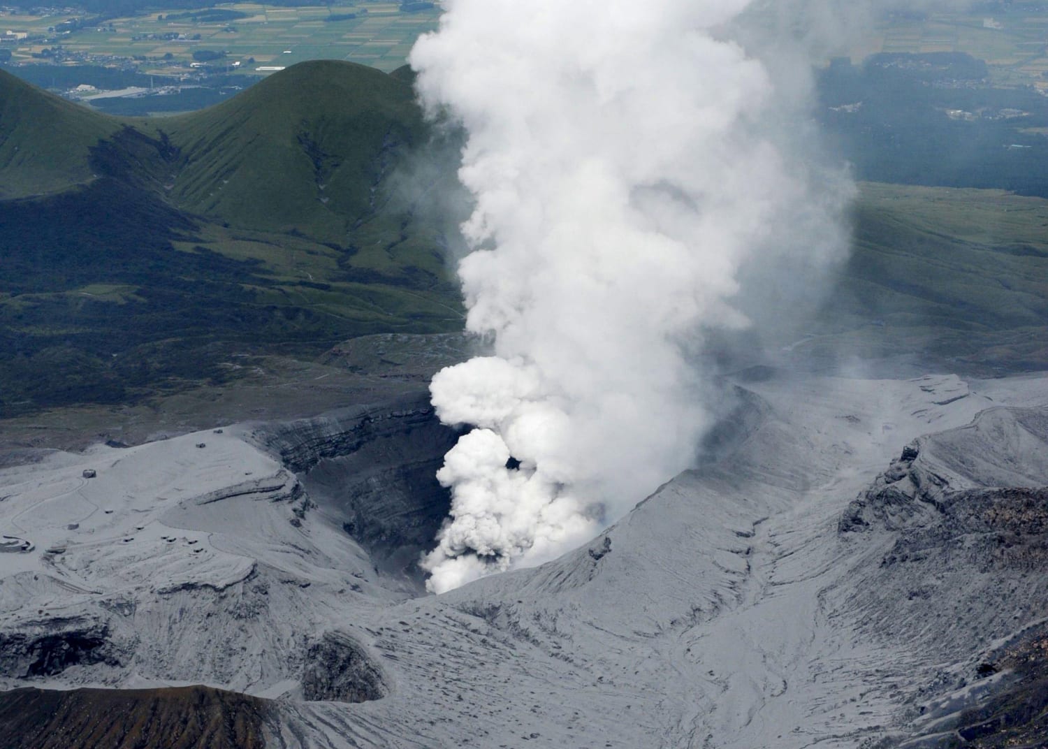 Volcano eruption aso mount Volcanoes at