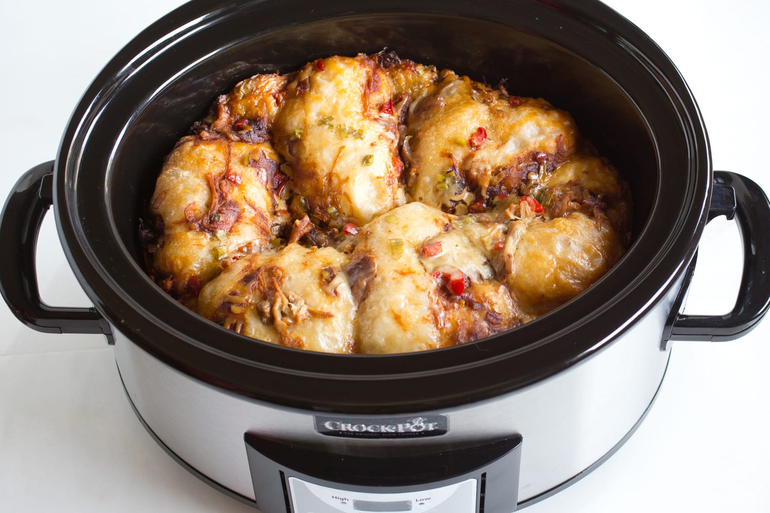 https://media-cldnry.s-nbcnews.com/image/upload/newscms/2015_38/780906/slow-cooker-biscuit-breakfast-casserole-today-150916.jpg