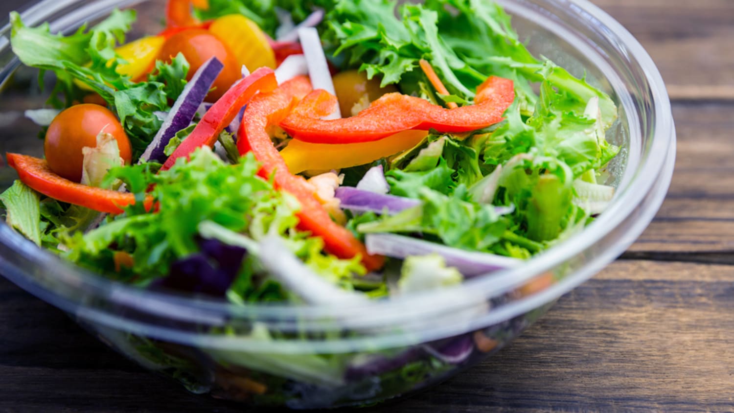 How to order a healthy salad: 8 smart tips for what to eat and what to avoid