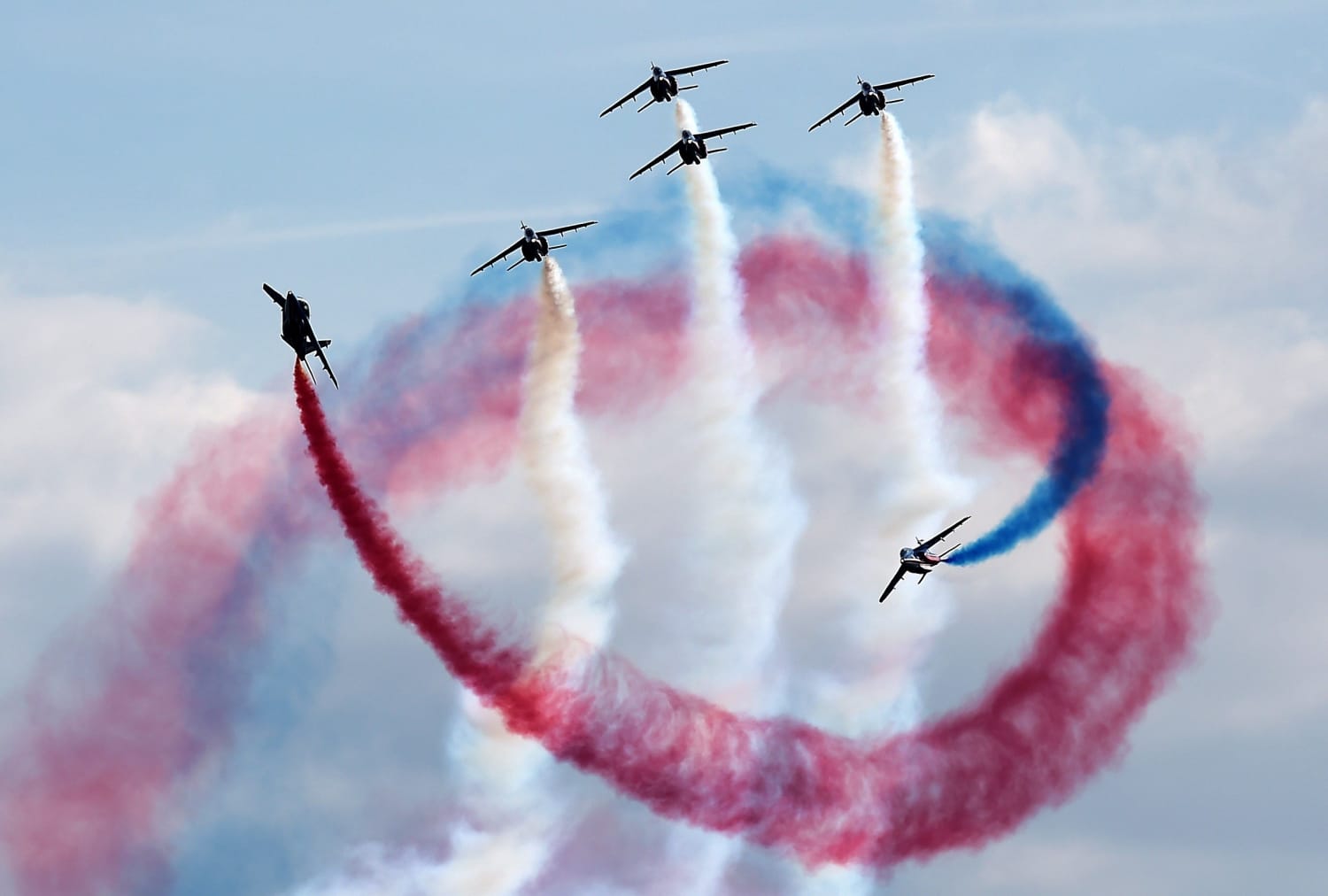 Patrouille de france. Патруль де Франс пилотажная группа. Авиашоу. Шоу самолетов. Авиашоу с российским флагом.