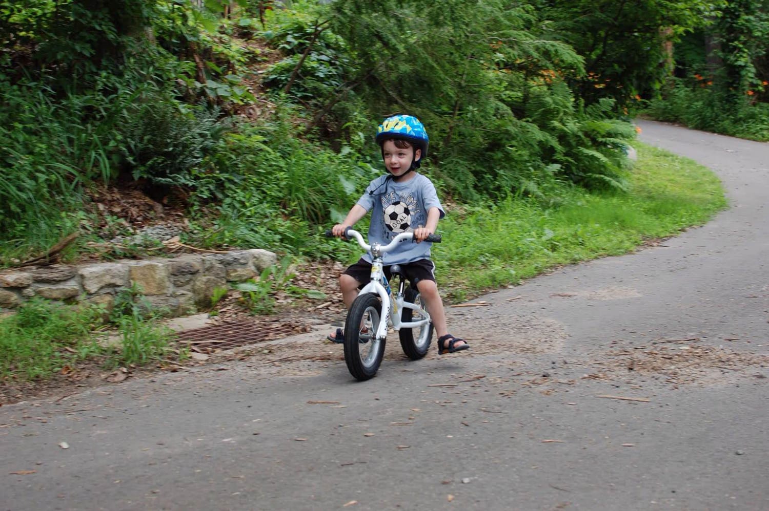 teach kid to ride balance bike