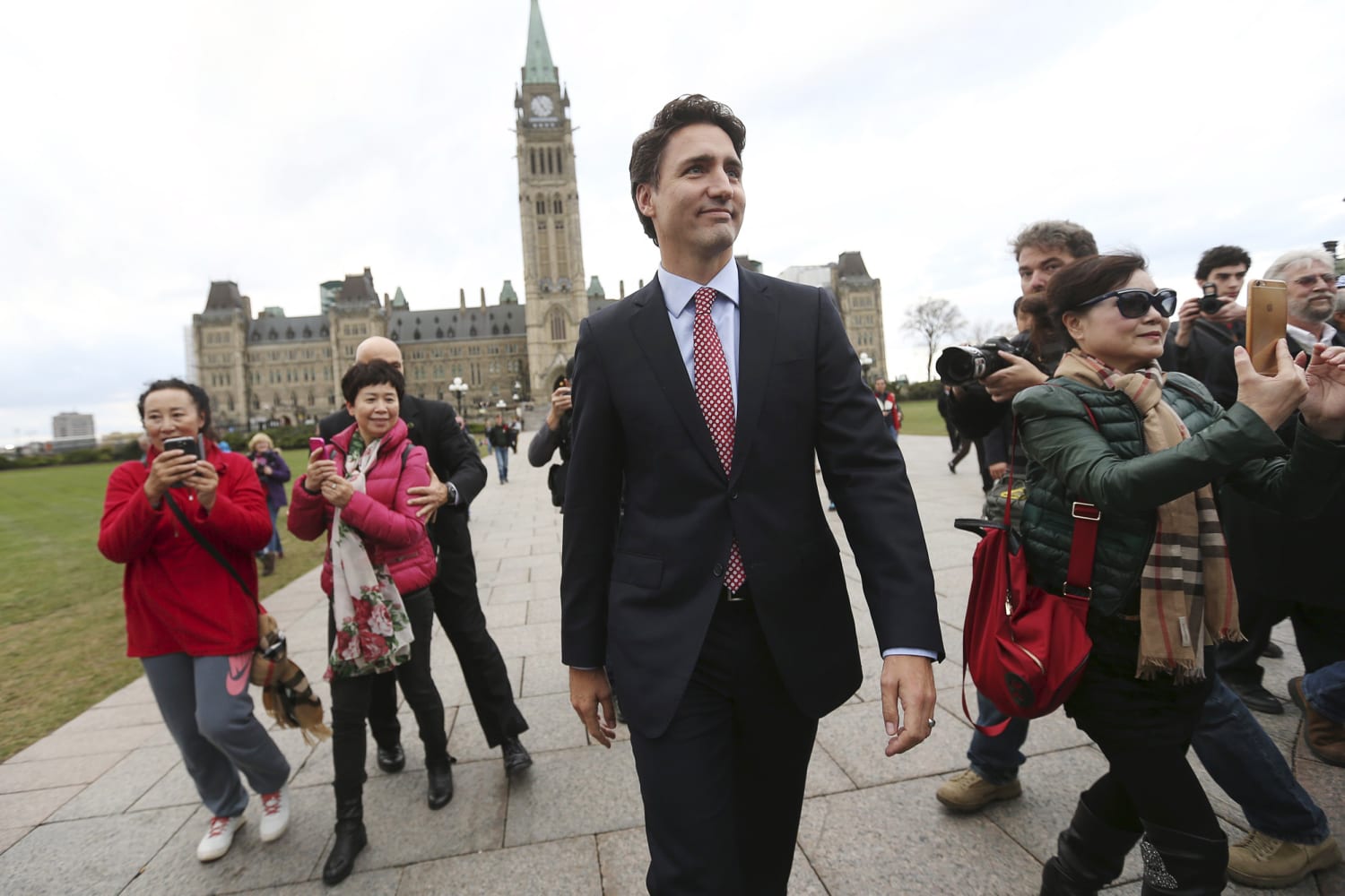 Canadian Prime Minister Justin Trudeau Appoints Gender-Equal Cabinet