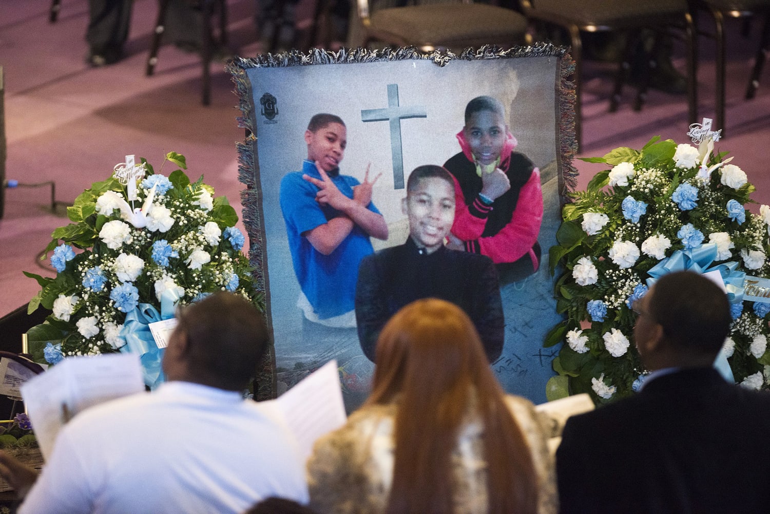 https://media-cldnry.s-nbcnews.com/image/upload/newscms/2015_47/1312436/151122-tamir-rice-memorial-839a.jpg