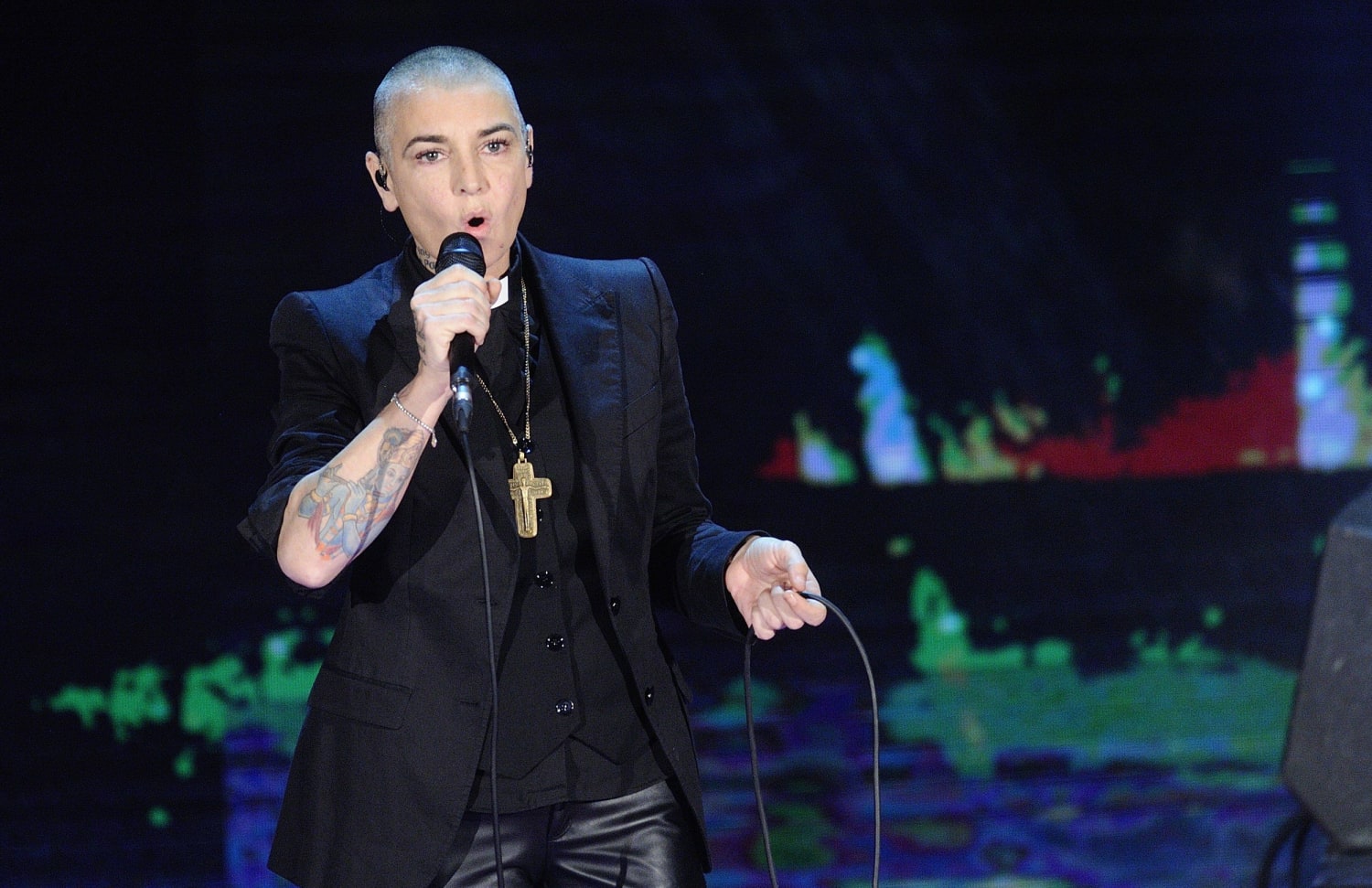 Sinead O'Connor, Evocative and Outspoken Singer, Is Dead at 56