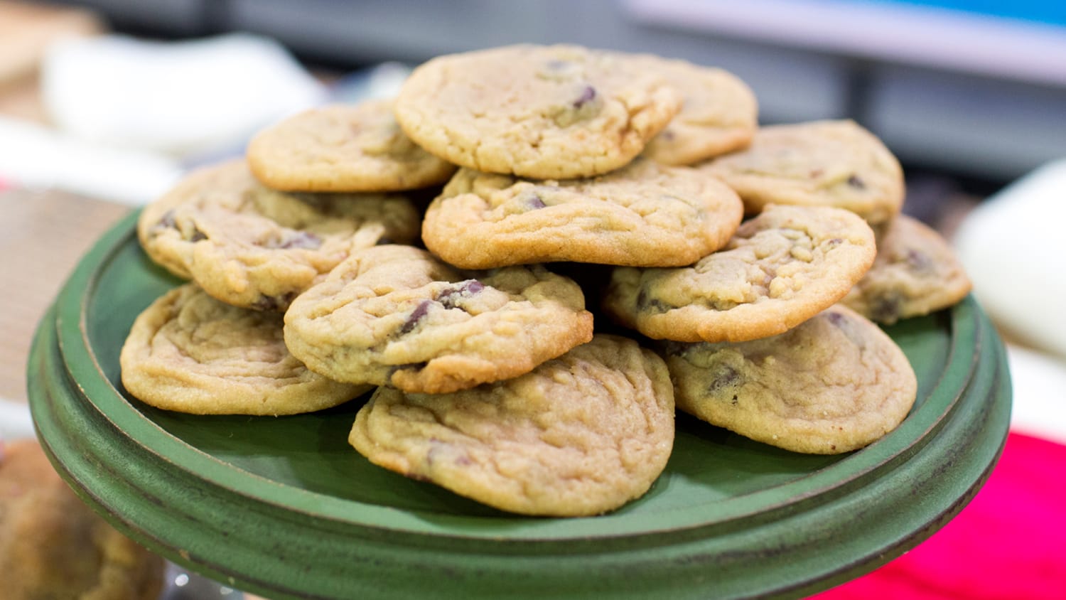 Why do cookie recipes call for both baking powder and baking soda? :  r/foodhacks