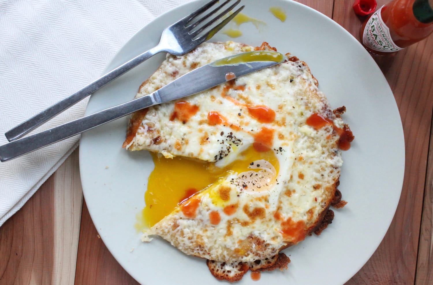 Sunny-Side-Up Eggs Pizza - Healthy Brunch Pizza Recipe