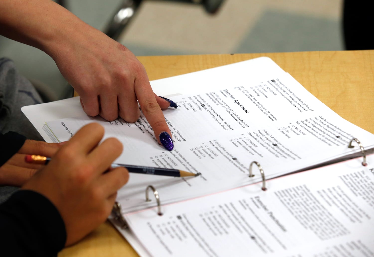 Встреча дизайнера с заказчиком. Архитектор дизайнер. Company registration. Кредит для бизнеса. Дизайнер проектировщик.