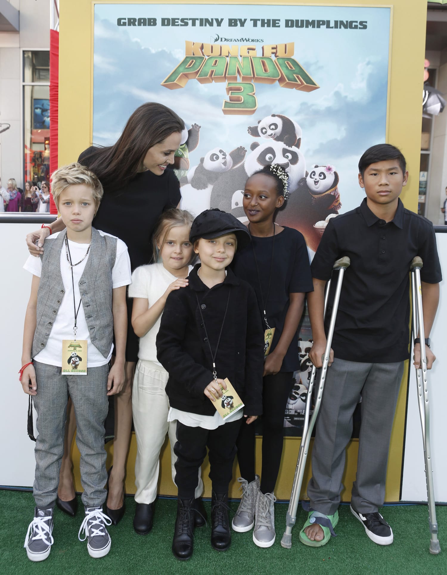 Angelina Jolie's early life caused her to believe she would 'never' be a  mom - Celebrity Tidbit