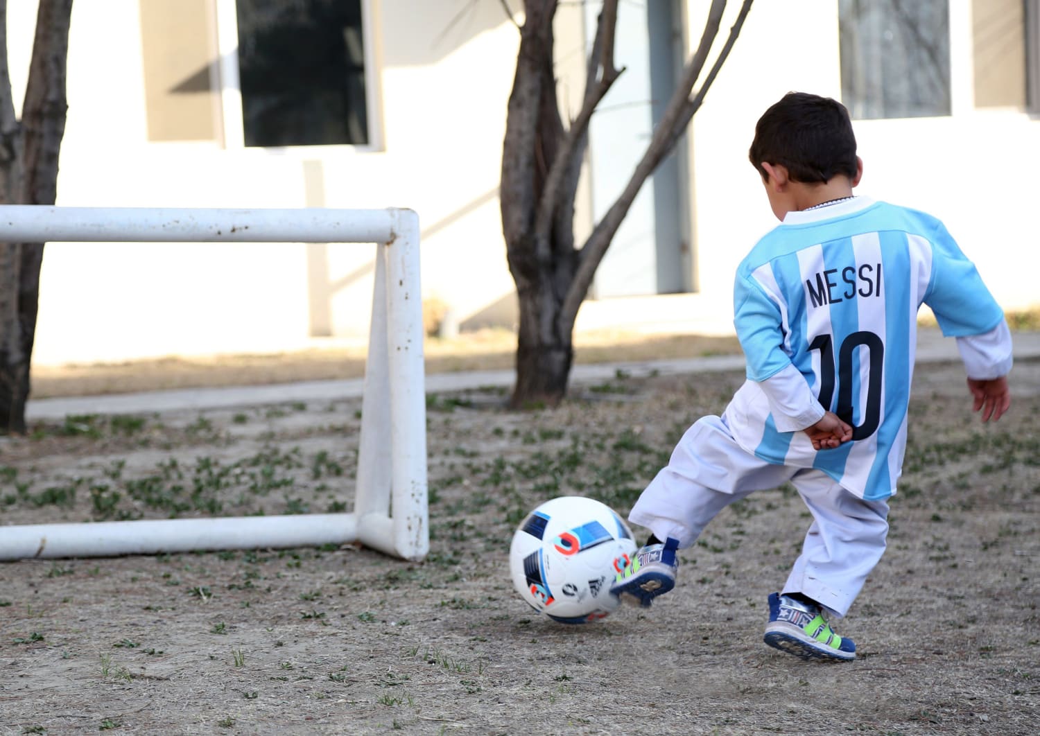 Score! Messi Replaces Little Fan's Plastic-bag Jersey