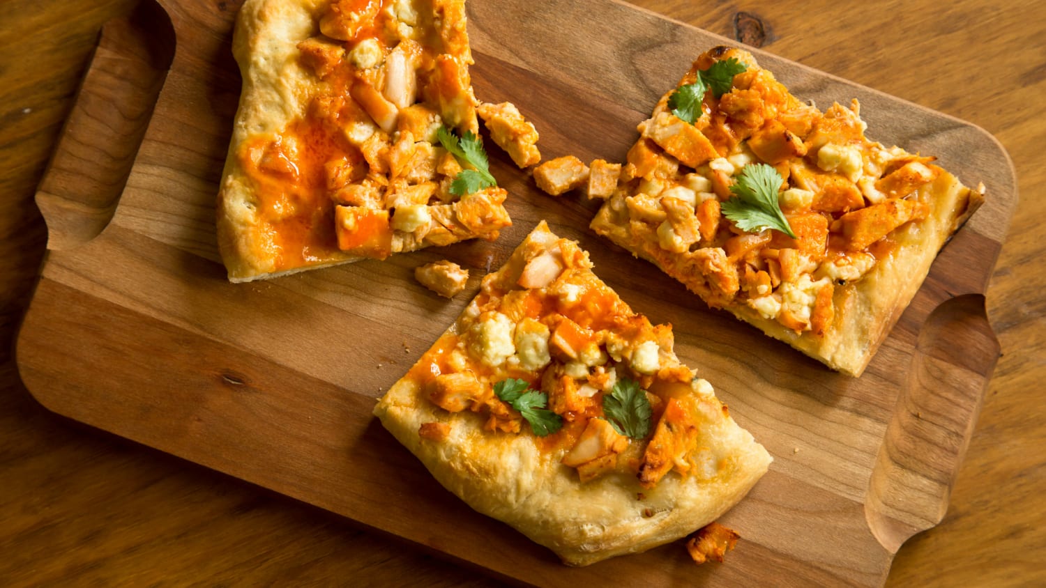 This easy Buffalo chicken flatbread is just like a spicy pizza!