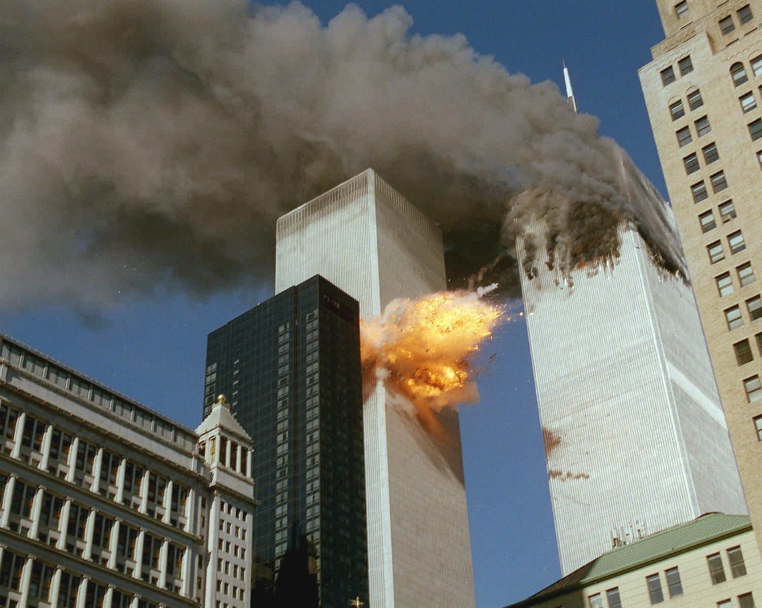Сколько умерло людей во время теракта. Башни-Близнецы 11 сентября 2001. Башни ВТЦ 11 сентября 2001. Башни Близнецы в Нью-Йорке 11 сентября.