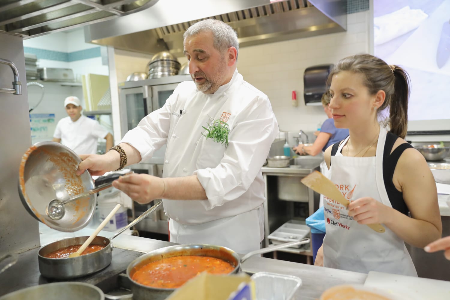 https://media-cldnry.s-nbcnews.com/image/upload/newscms/2016_16/1054221/nyculinary-cesare-casella-today-inline-160419.jpg
