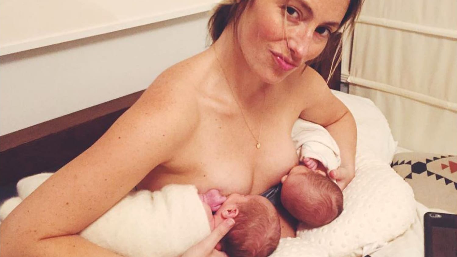 Alyssa Milano Giving Birth