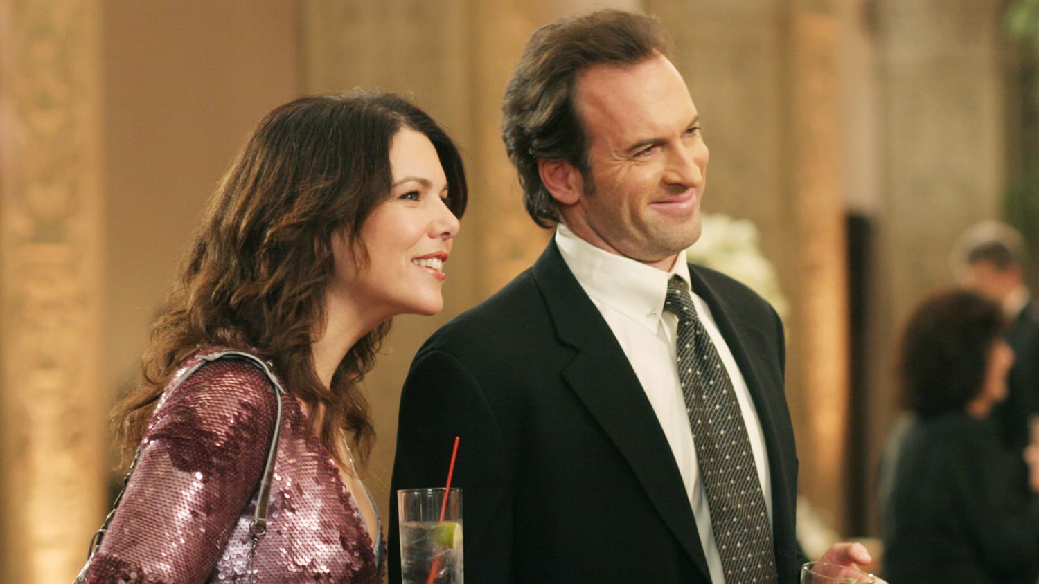 Девочки гилмор лорелай и люк свадьба. Актриса которая играла лорелай гилмор. Лорен грэм девочки гилмор. Гилмор люк. Лорелея гилмор.