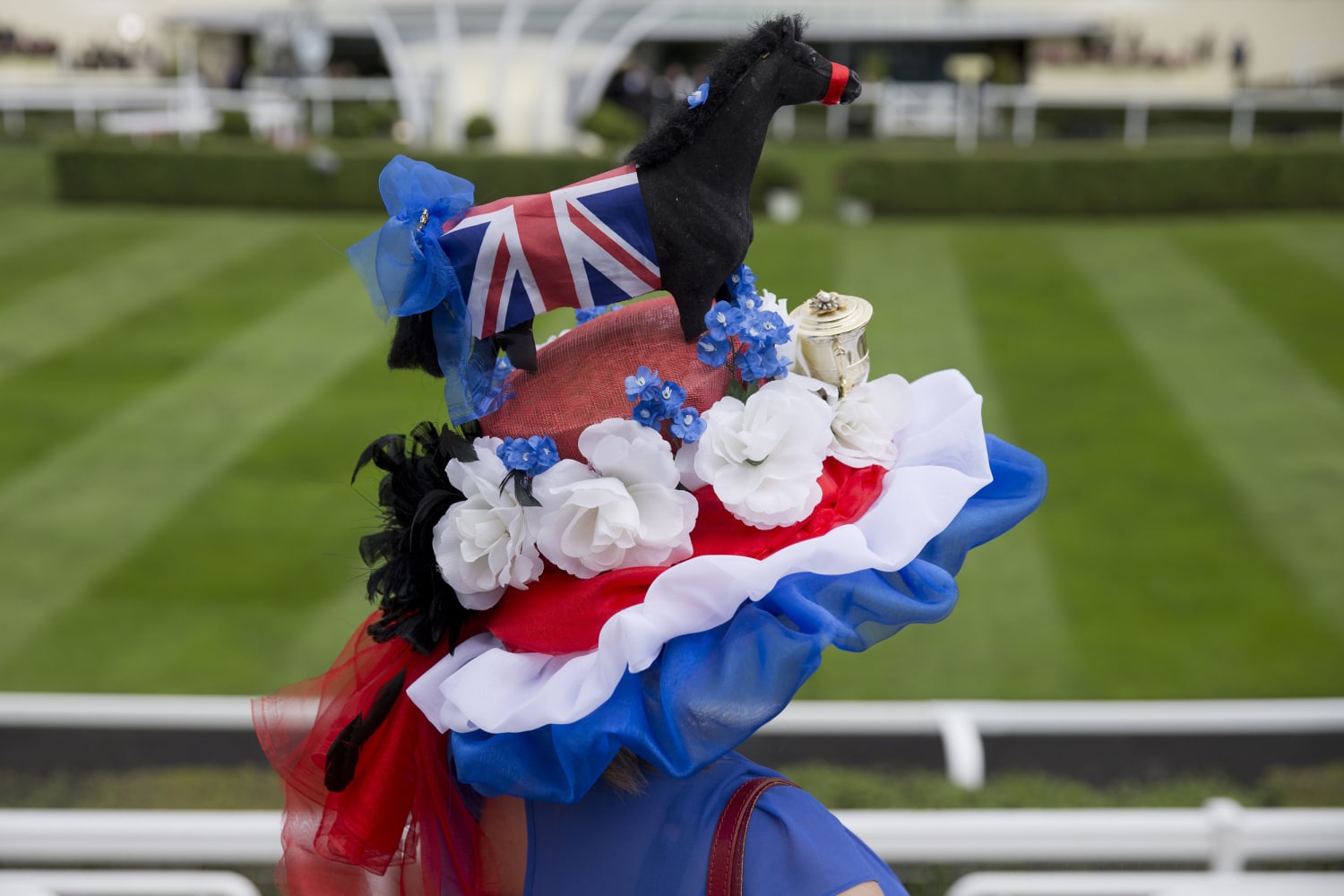 Hats worn at horse races on sale