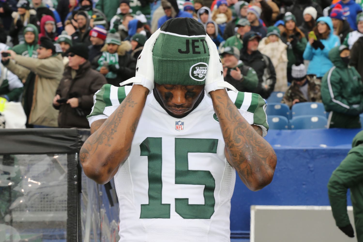 New York Jets Star Receiver Brandon Marshall Goes Down with Knee