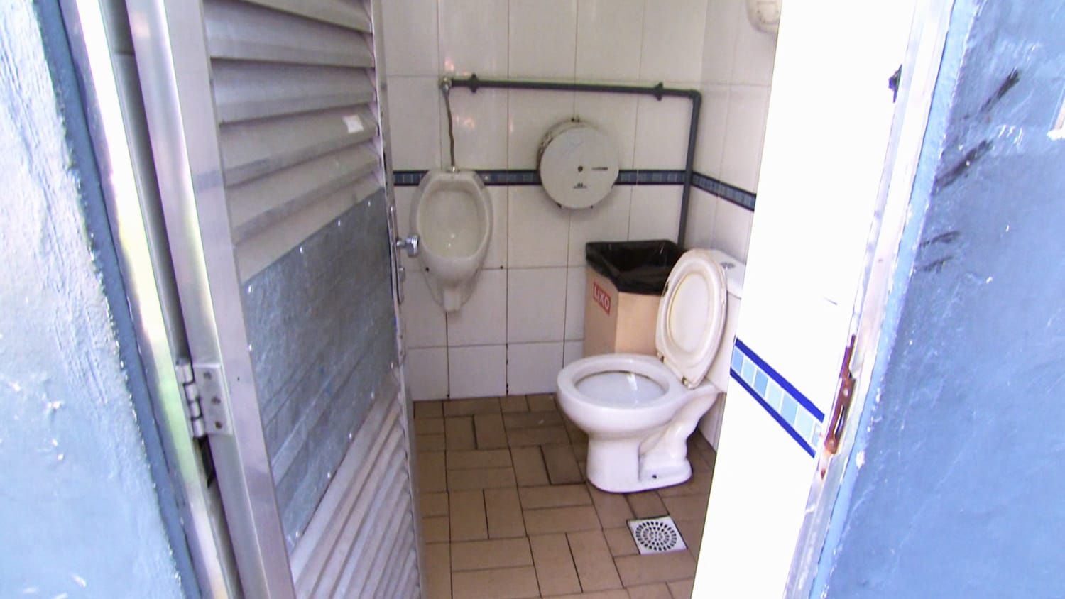 Go Inside Rio Gas Station Bathroom Us Swimmers Allegedly Vandalized