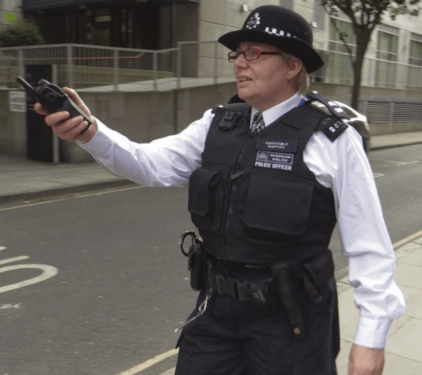 do uk police carry guns