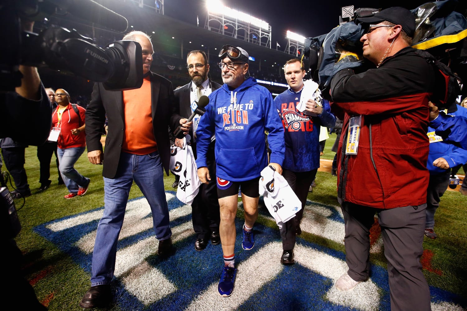 Chicago Cubs clinch first World Series slot since 1945 - CBS News