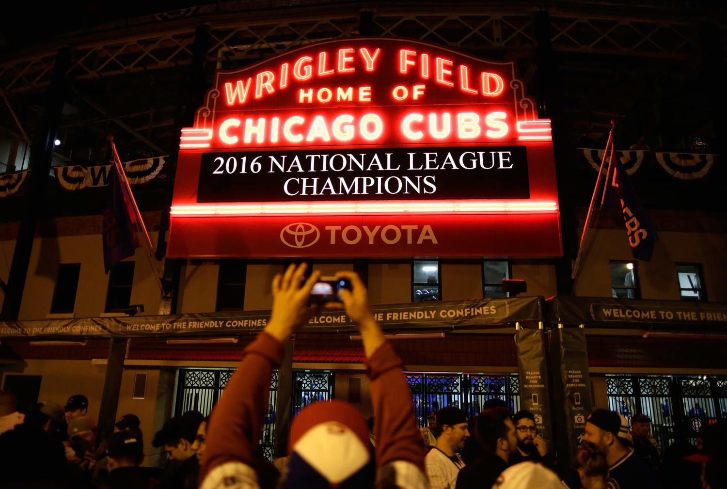 Chicago Cubs: Reliving a World Series celebration on Opening Day 2017